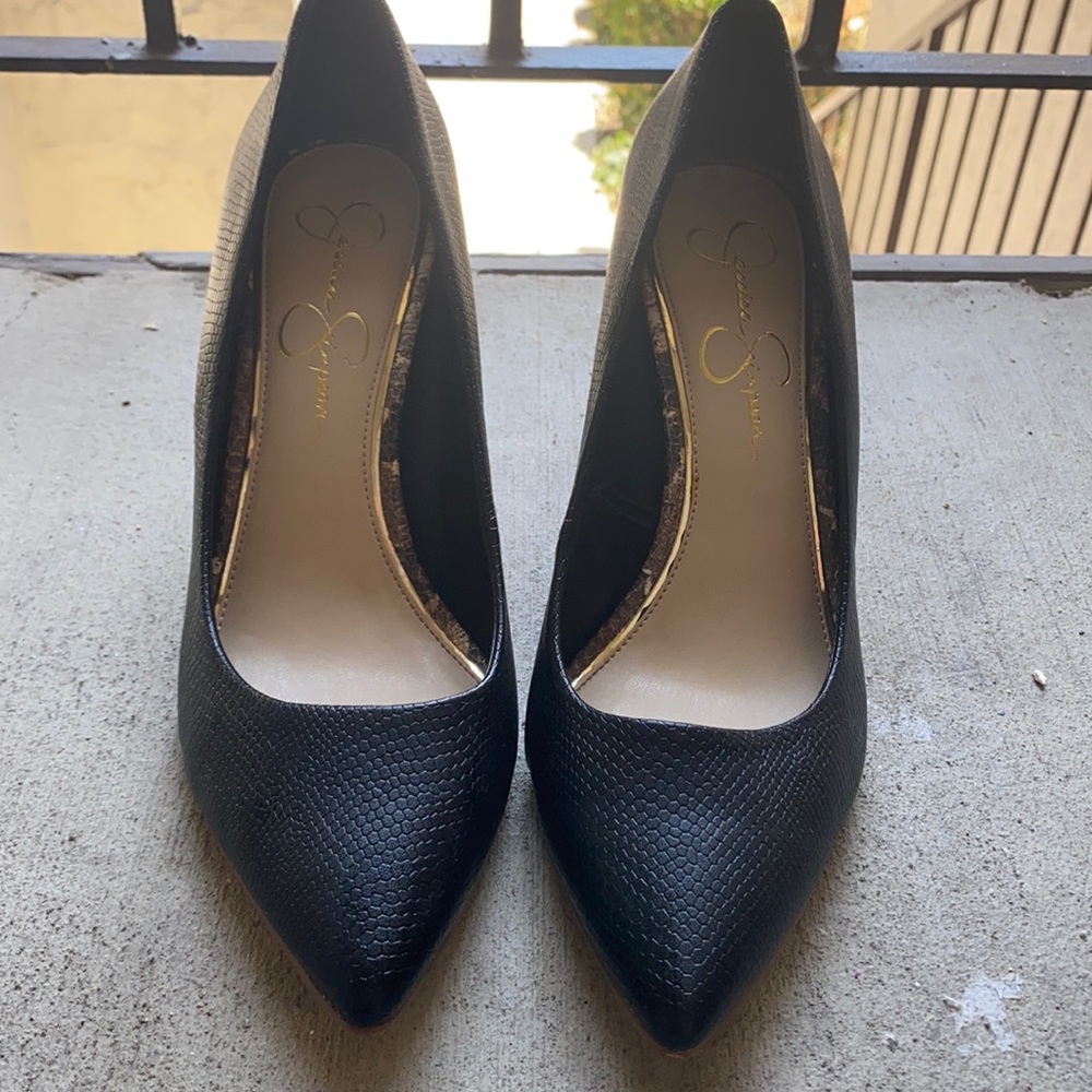 Jessica Simpson 9 1/2 Black high-heeled pumps